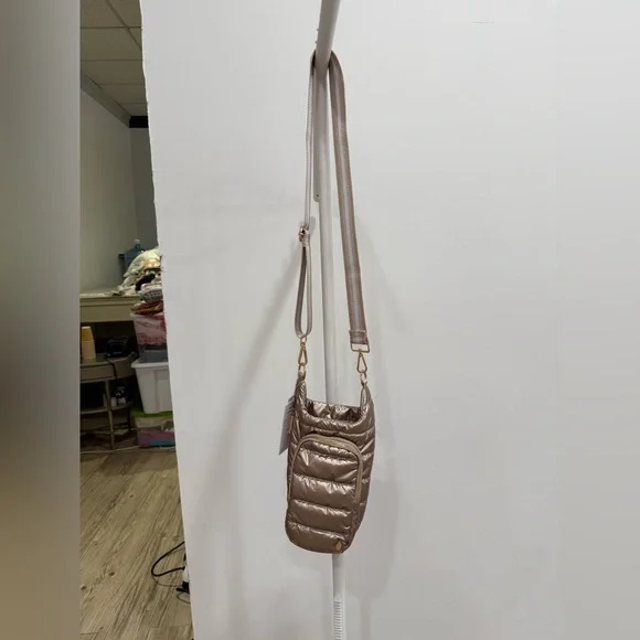 Silver Crossbody Bag with Quilted Design and Adjustable Strap - Picture 4 of 7